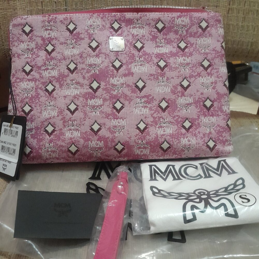 MCM PINK WRISTLET POUCHETTE (NWT)